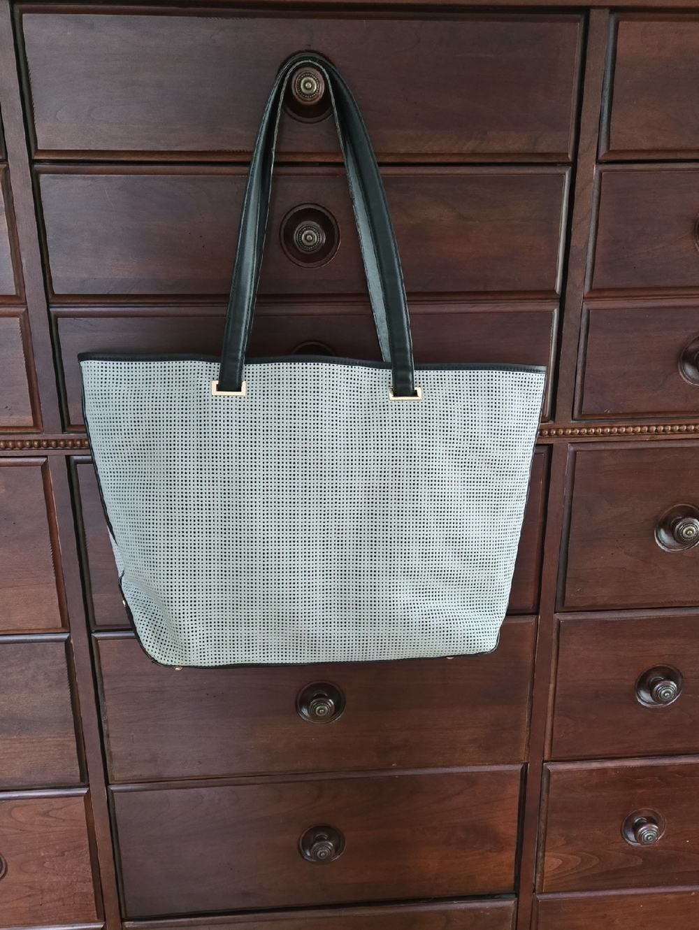 Lo and Sons The Seville Tote 15" Light Grey Perforated Cover.